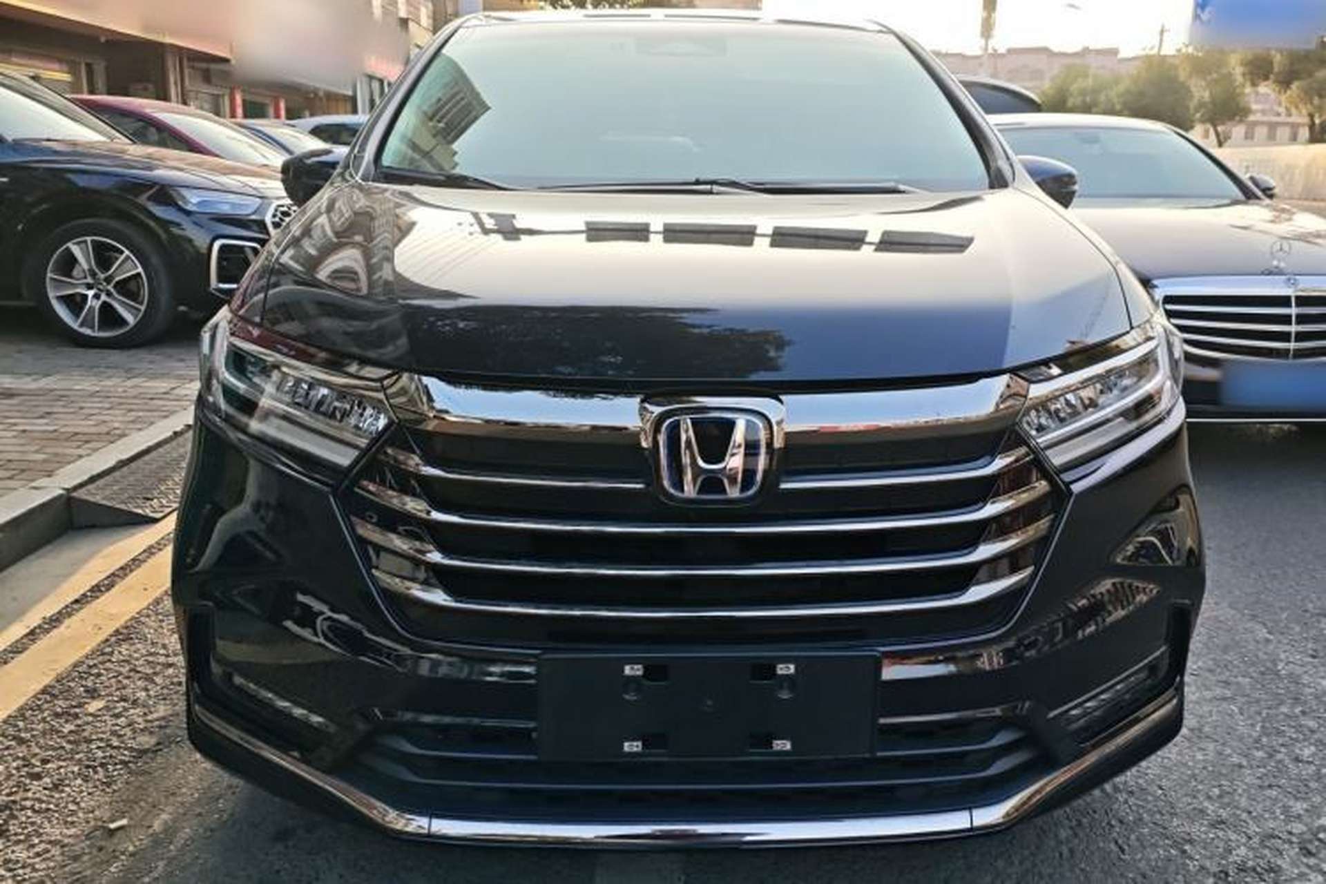 Used Honda Odyssey 2024 2.0L eHEV Sharp & Smart Edition Front