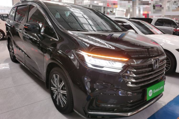 Used Honda Odyssey 2024 2.0L eHEV Sharp & Smart Edition Front Right 45 Deg