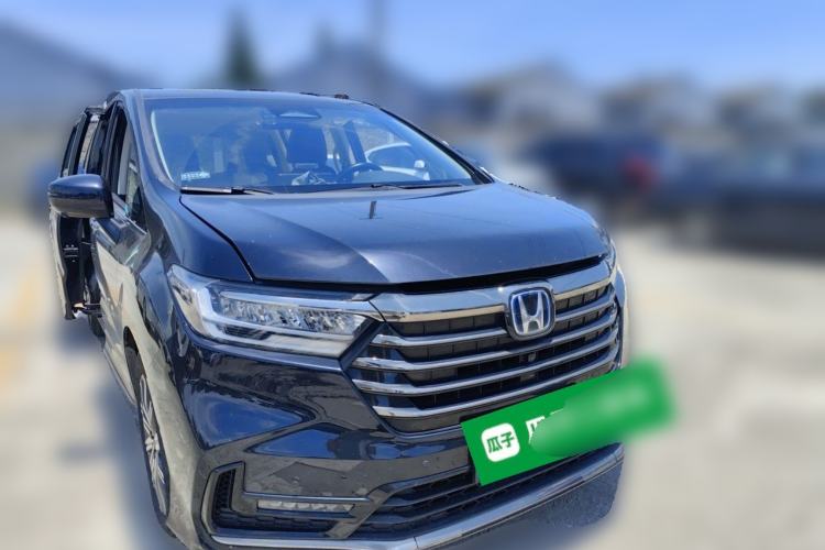 Used Honda Odyssey 2024 2.0L eHEV Sharp & Smart Edition Front Right 45 Deg