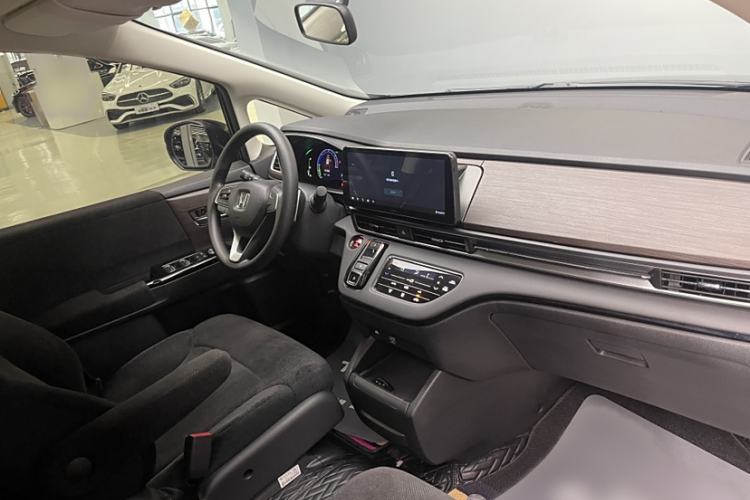 Used Honda Odyssey 2024 2.0L eHEV Sharp & Enjoy Edition Interior 6