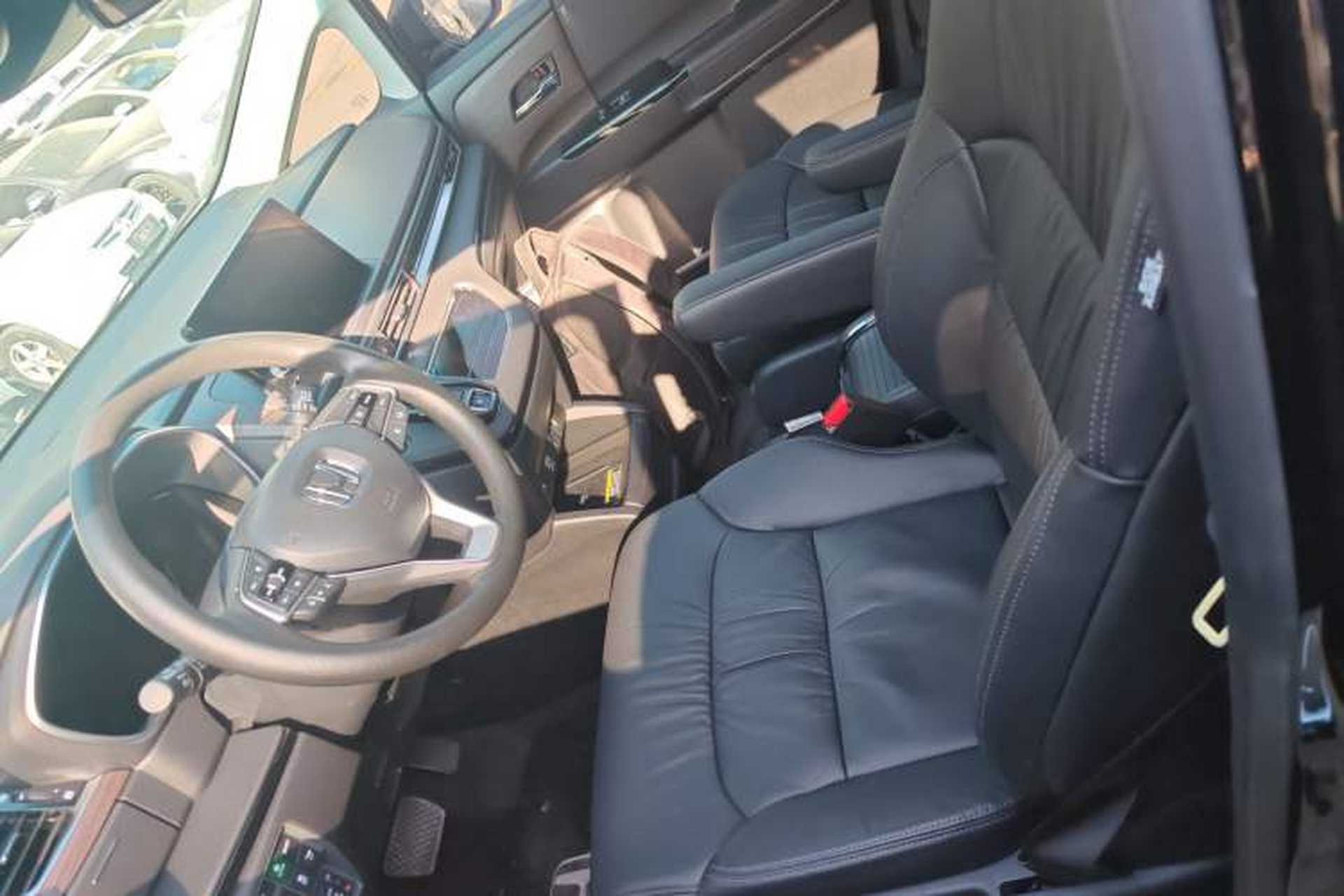 Used Honda Odyssey 2024 2.0L eHEV Sharp & Smart Edition Left Front Seat