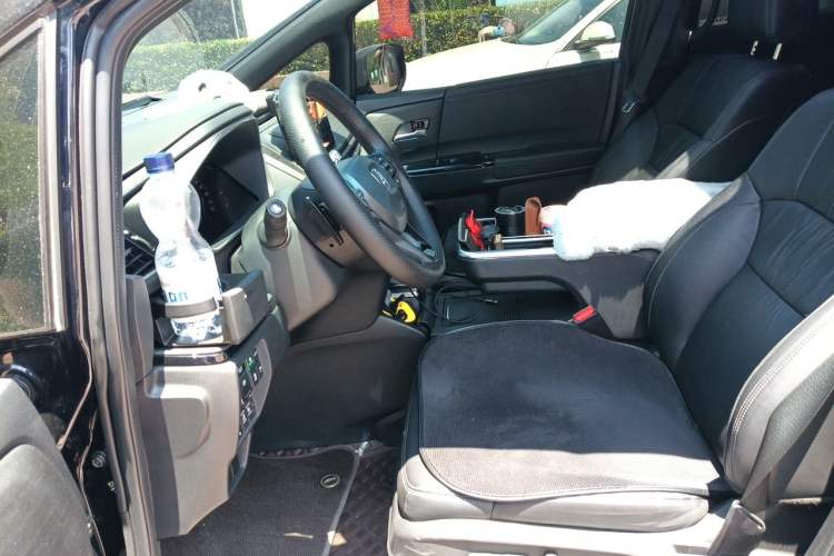Used Honda Odyssey 2024 2.0L eHEV Sharp – Supreme Edition Left Front Seat