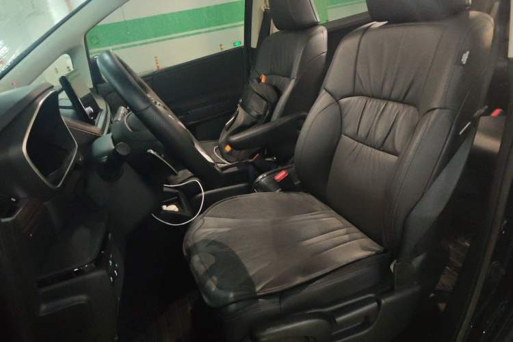 Used Honda Odyssey 2024 2.0L eHEV Sharp & Smart Edition Left Front Seat