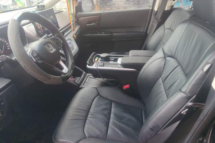 Used Honda Odyssey 2024 2.0L eHEV Sharp & Smart Edition Left Front Seat