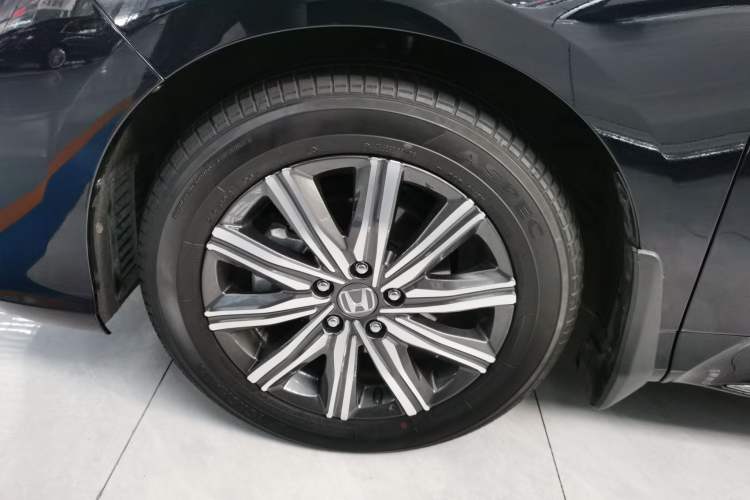 Used Honda Odyssey 2024 2.0L eHEV Sharp & Smart Edition Left Front Wheel Hub