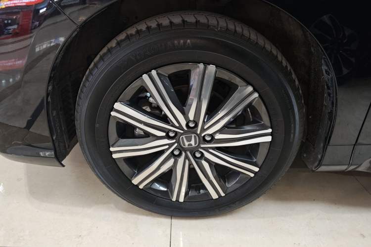 Used Honda Odyssey 2024 2.0L eHEV Sharp & Smart Edition Left Front Wheel Hub