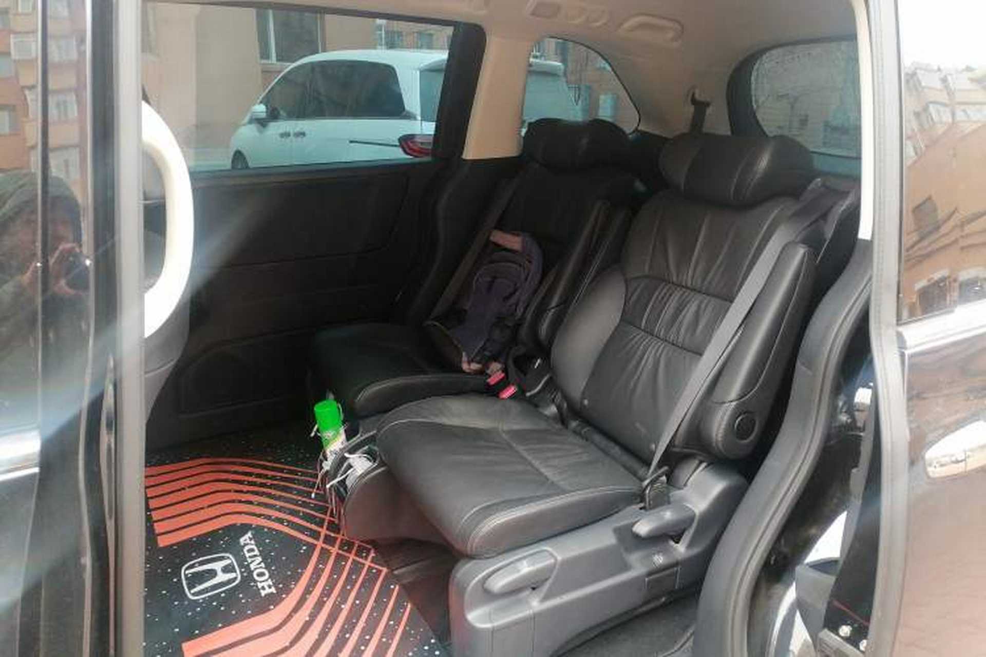 Used Honda Odyssey 2024 2.0L eHEV Sharp & Smart Edition Left Rear Seat
