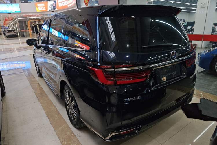 Used Honda Odyssey 2024 2.0L eHEV Sharp & Smart Edition Rear Left 45 Deg