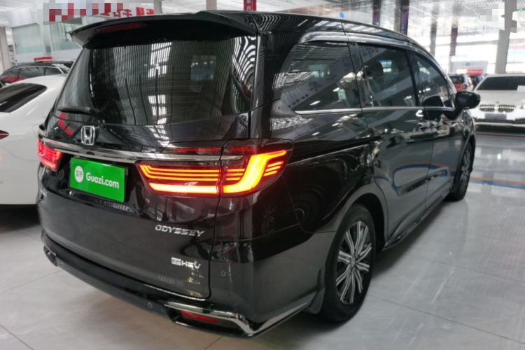 Used Honda Odyssey 2024 2.0L eHEV Sharp & Smart Edition Rear Right 45 Deg