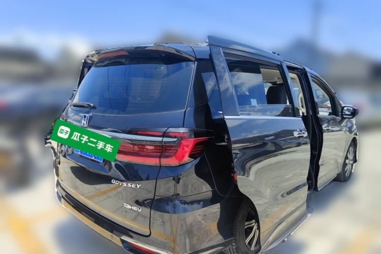 Used Honda Odyssey 2024 2.0L eHEV Sharp & Smart Edition Rear Right 45 Deg