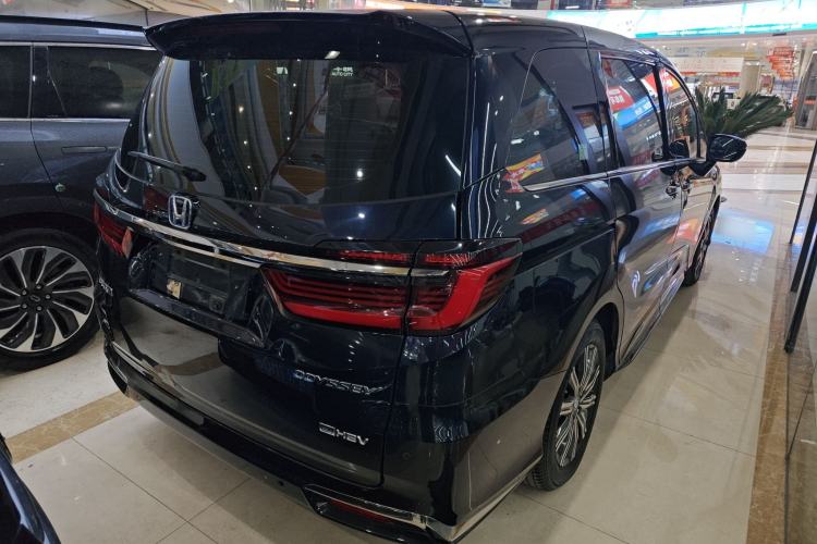 Used Honda Odyssey 2024 2.0L eHEV Sharp & Smart Edition Rear Right 45 Deg