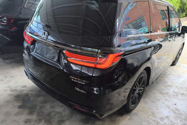 Used Honda Odyssey 2024 2.0L eHEV Sharp·Luxury Edition Rear Right 45 Deg