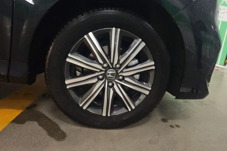 Used Honda Odyssey 2024 2.0L eHEV Sharp & Smart Edition Right Front Wheel Hub