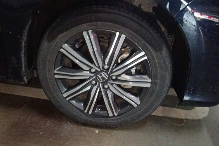 Used Honda Odyssey 2024 2.0L eHEV Sharp & Smart Edition Right Front Wheel Hub