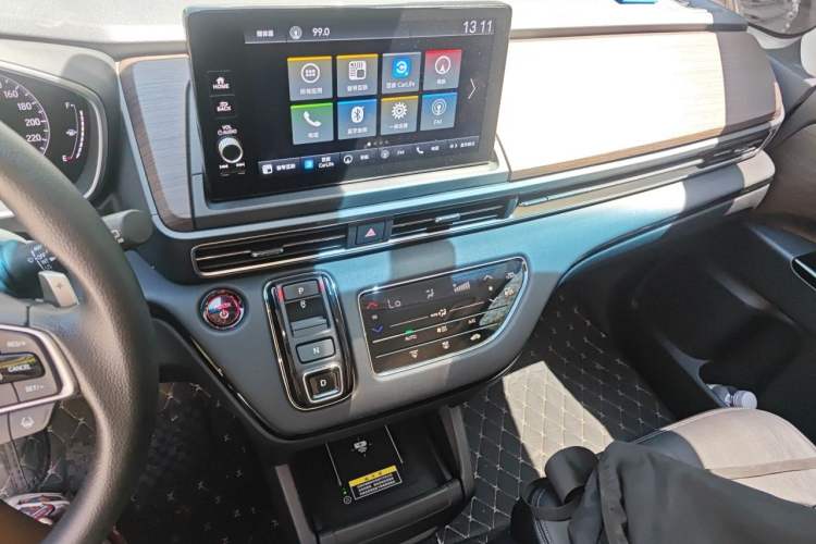 Used Honda Odyssey 2024 2.0L eHEV Sharp & Smart Edition Audio And AC Panel