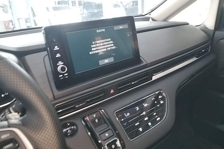 Used Honda Odyssey 2024 2.0L eHEV Sharp & Smart Edition Audio And AC Panel