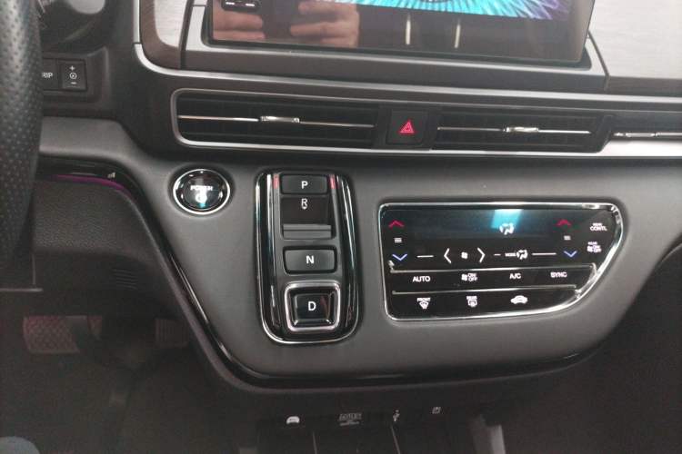 Used Honda Odyssey 2024 2.0L eHEV Sharp·Luxury Edition Audio And AC Panel