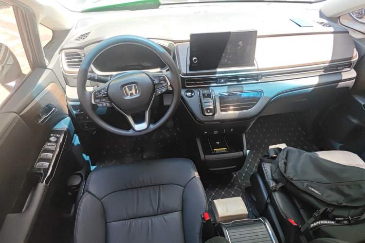 Used Honda Odyssey 2024 2.0L eHEV Sharp & Smart Edition Center Console