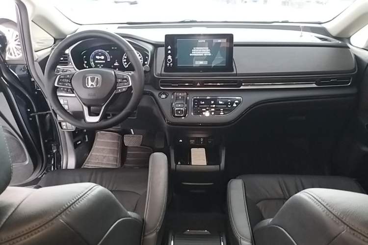 Used Honda Odyssey 2024 2.0L eHEV Sharp & Smart Edition Center Console