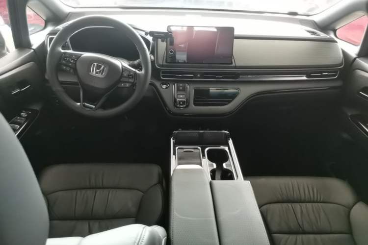 Used Honda Odyssey 2024 2.0L eHEV Sharp – Supreme Edition Center Console