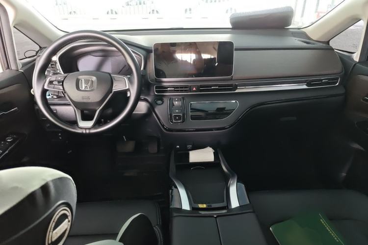 Used Honda Odyssey 2024 2.0L eHEV Sharp & Enjoy Edition Center Console