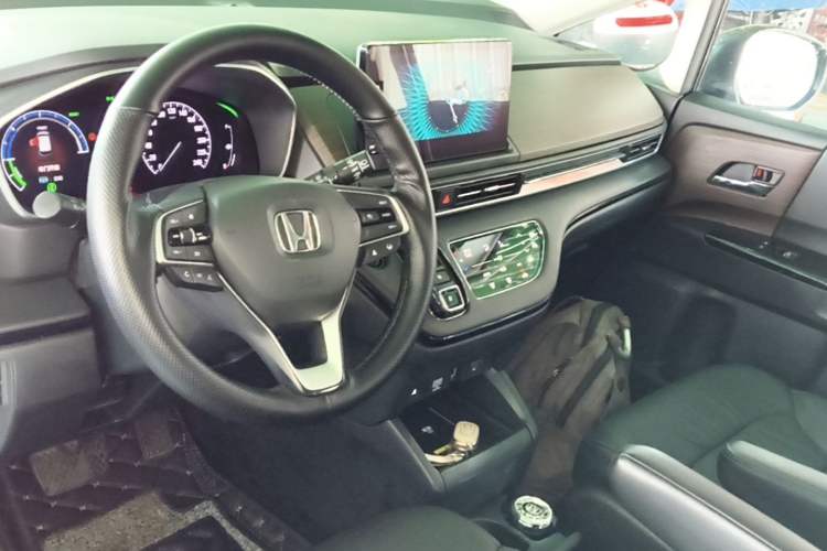 Used Honda Odyssey 2024 2.0L eHEV Sharp & Smart Edition Center Console