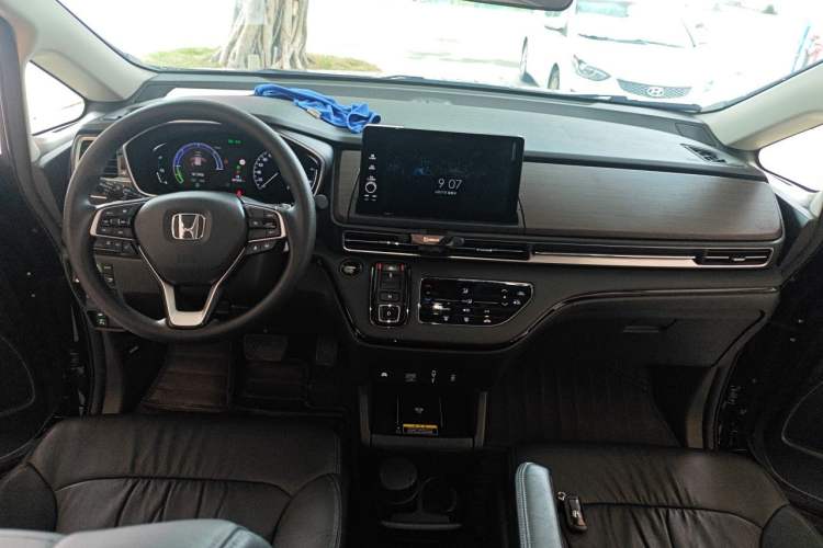 Used Honda Odyssey 2024 2.0L eHEV Sharp & Smart Edition Center Console