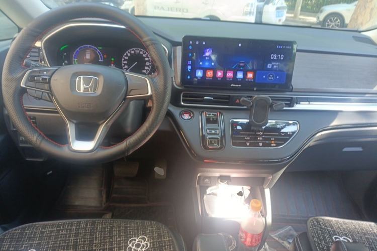 Used Honda Odyssey 2024 2.0L eHEV Sharp & Enjoy Edition Center Console