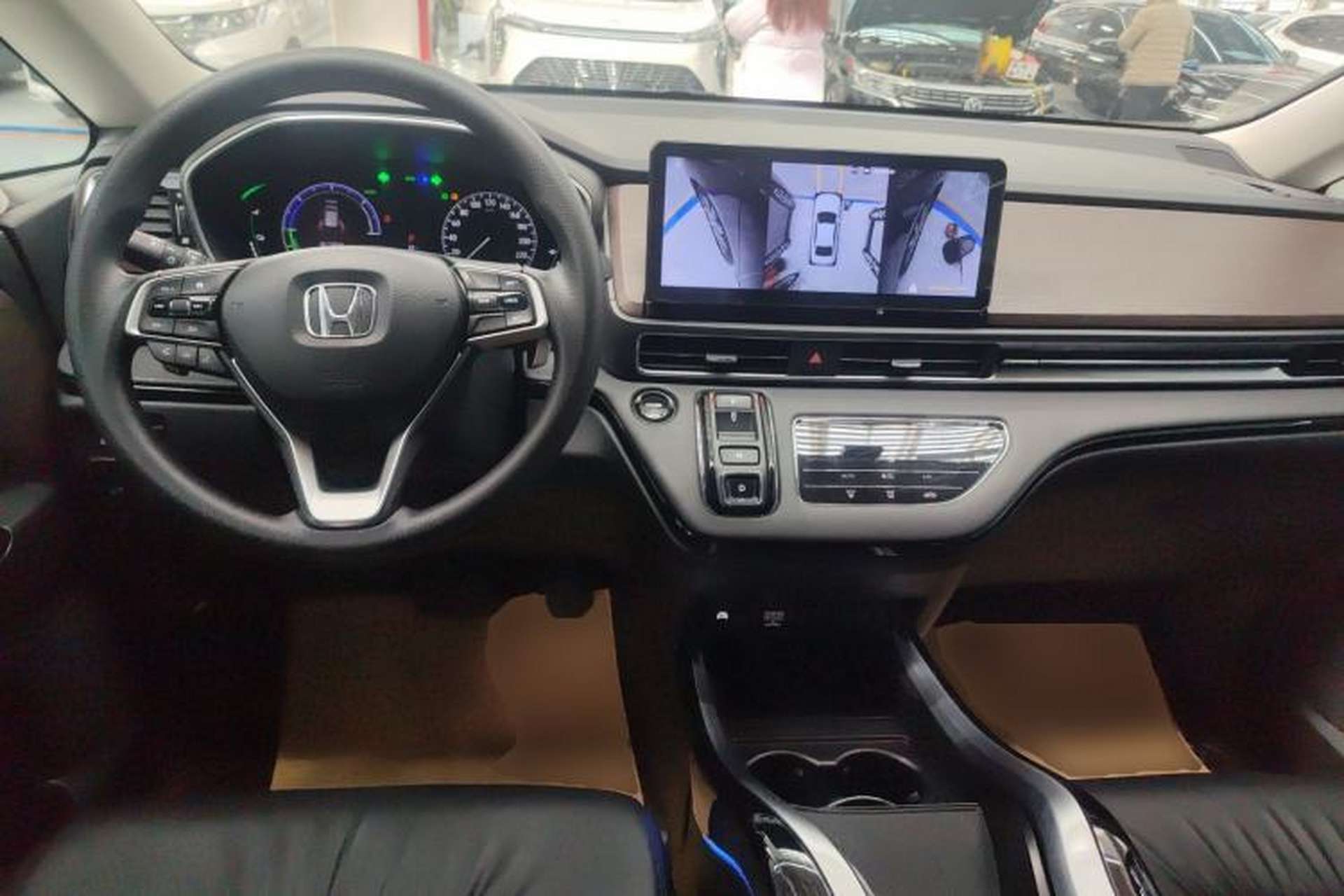 Used Honda Odyssey 2024 2.0L eHEV Sharp & Enjoy Edition Center Console
