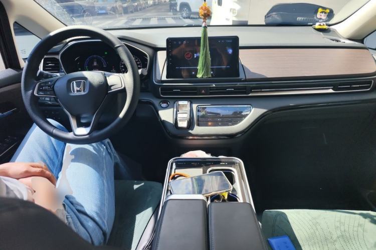 Used Honda Odyssey 2024 2.0L eHEV Sharp & Enjoy Edition Center Console