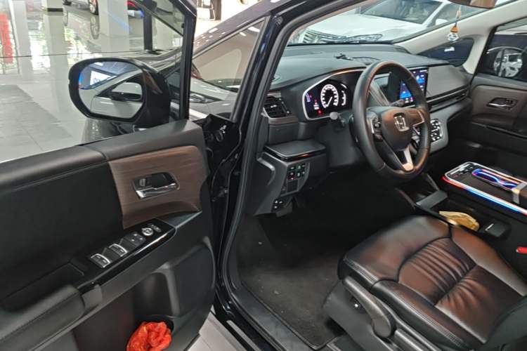 Used Honda Odyssey 2024 2.0L eHEV Sharp & Enjoy Edition Driver Seat