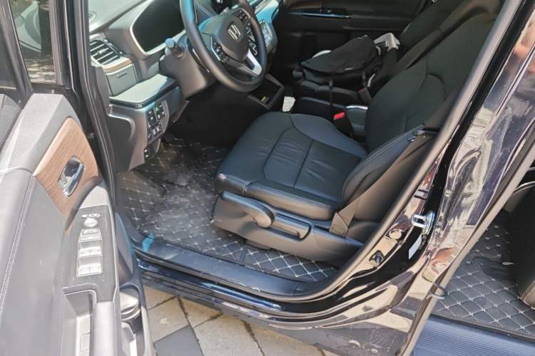 Used Honda Odyssey 2024 2.0L eHEV Sharp & Smart Edition Driver Seat