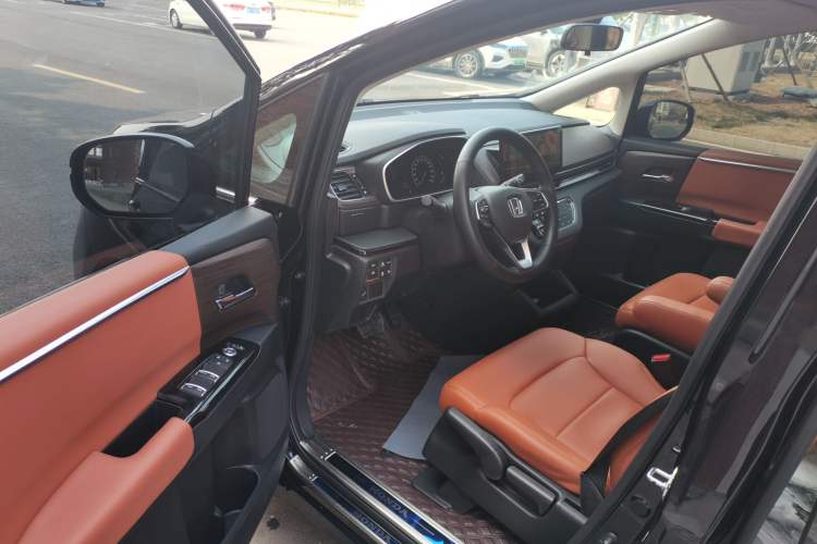 Used Honda Odyssey 2024 2.0L eHEV Sharp & Enjoy Edition Driver Seat