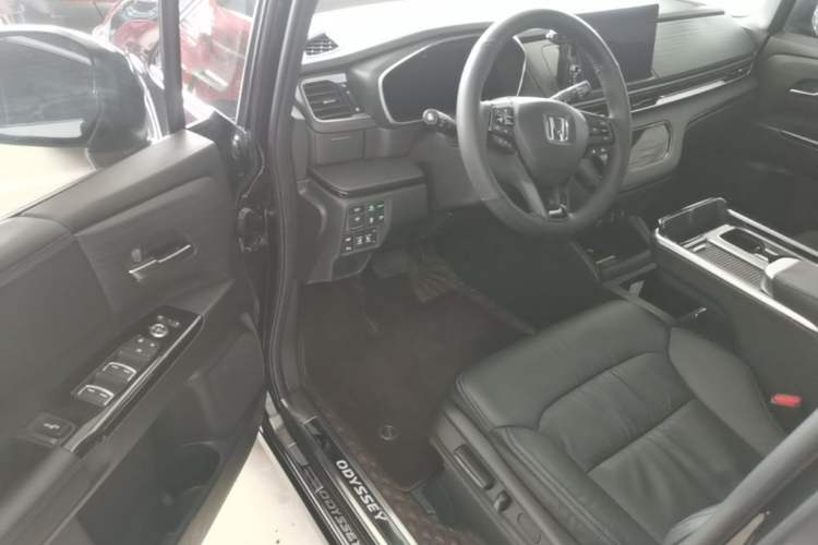 Used Honda Odyssey 2024 2.0L eHEV Sharp – Supreme Edition Driver Seat