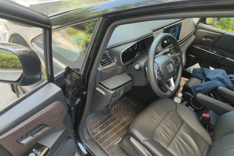 Used Honda Odyssey 2024 2.0L eHEV Sharp & Smart Edition Driver Seat