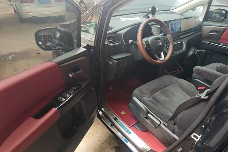 Used Honda Odyssey 2024 2.0L eHEV Sharp & Enjoy Edition Driver Seat