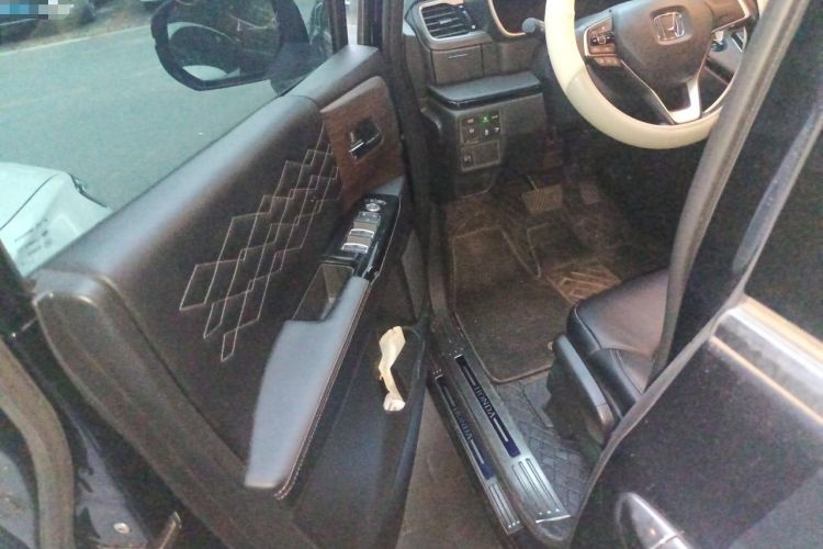 Used Honda Odyssey 2024 2.0L eHEV Sharp & Enjoy Edition Driver Seat