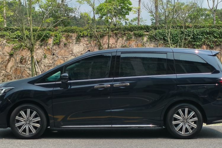 Used Honda Odyssey 2024 2.0L eHEV Sharp & Enjoy Edition Exterior 3