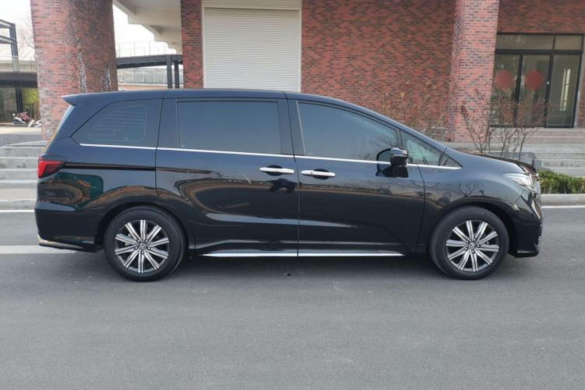 Used Honda Odyssey 2024 2.0L eHEV Sharp & Enjoy Edition Exterior 9