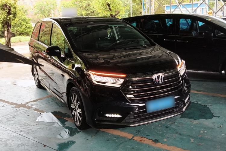 Used Honda Odyssey 2024 2.0L eHEV Sharp & Smart Edition Front Right 45 Deg