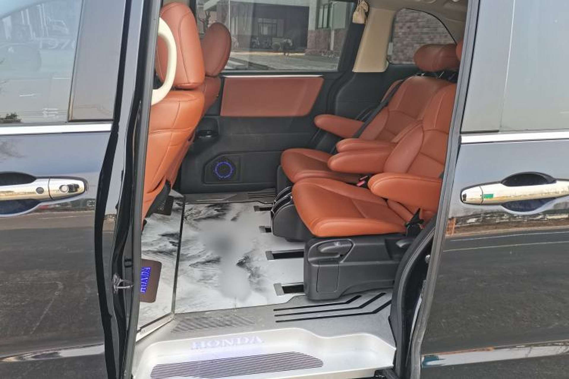Used Honda Odyssey 2024 2.0L eHEV Sharp & Enjoy Edition Interior 2