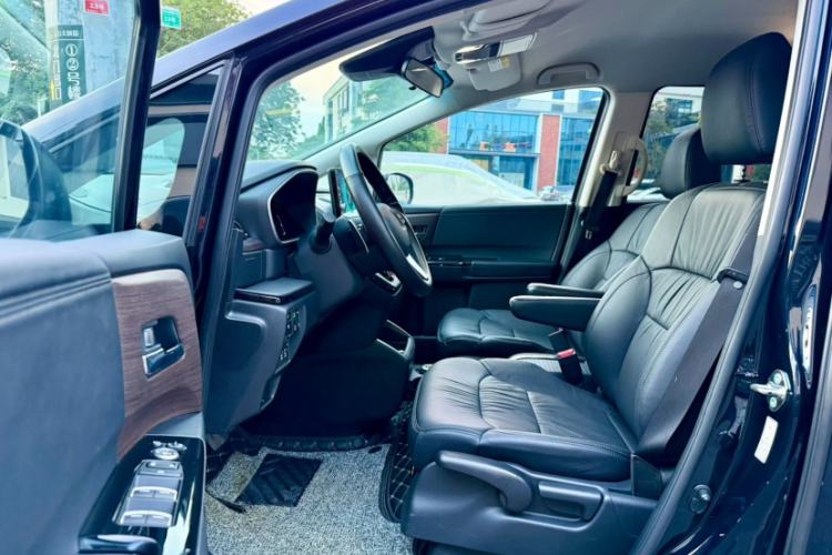 Used Honda Odyssey 2024 2.0L eHEV Sharp & Smart Edition Interior 2