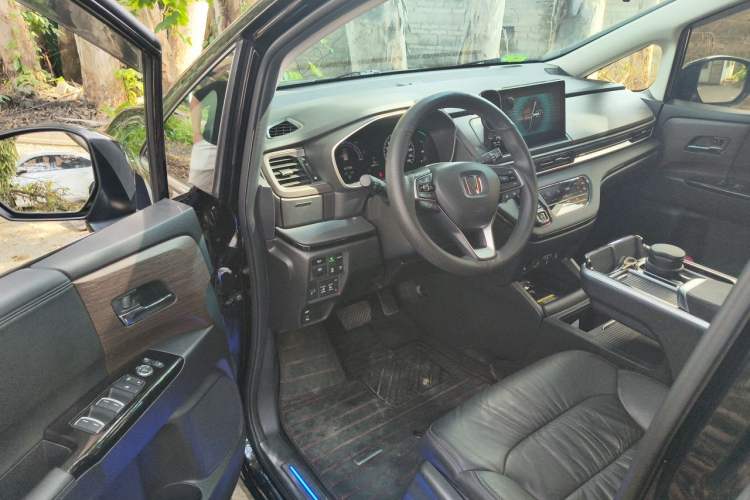 Used Honda Odyssey 2024 2.0L eHEV Sharp & Smart Edition Interior 3