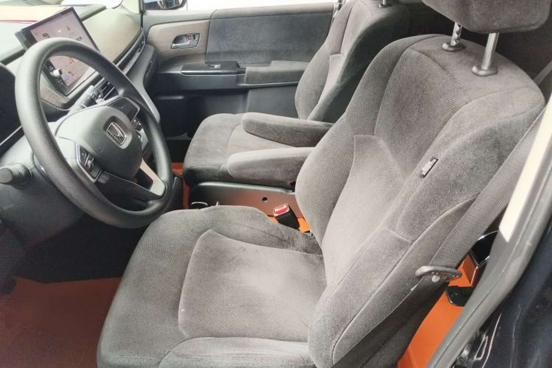 Used Honda Odyssey 2024 2.0L eHEV Sharp & Enjoy Edition Left Front Seat
