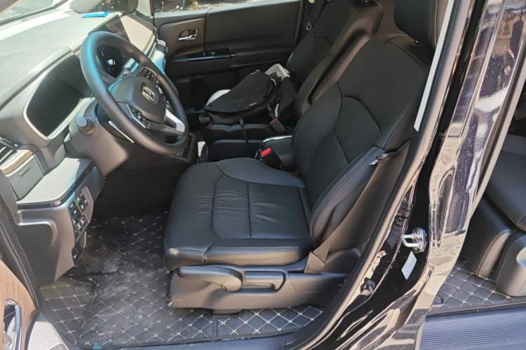 Used Honda Odyssey 2024 2.0L eHEV Sharp & Smart Edition Left Front Seat