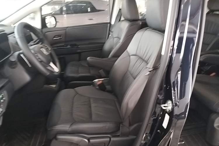 Used Honda Odyssey 2024 2.0L eHEV Sharp & Smart Edition Left Front Seat
