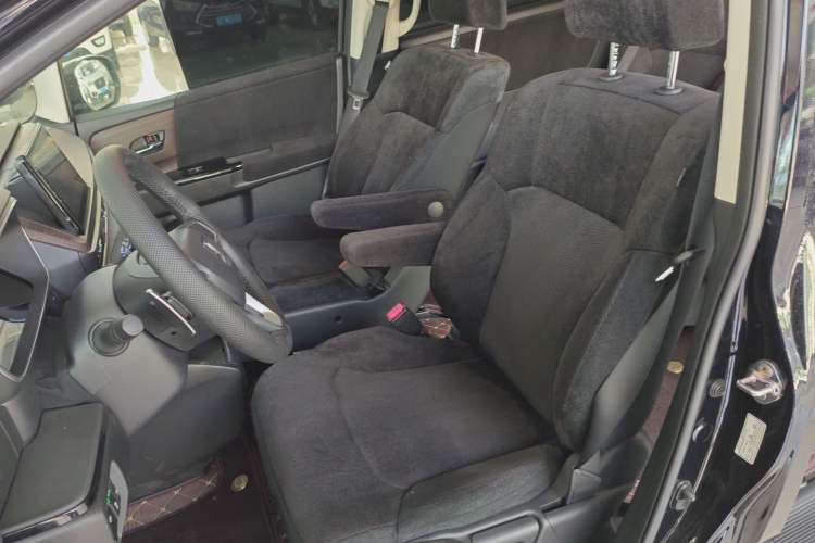 Used Honda Odyssey 2024 2.0L eHEV Sharp & Enjoy Edition Left Front Seat