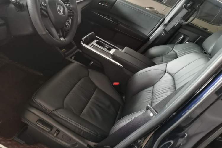 Used Honda Odyssey 2024 2.0L eHEV Sharp – Supreme Edition Left Front Seat