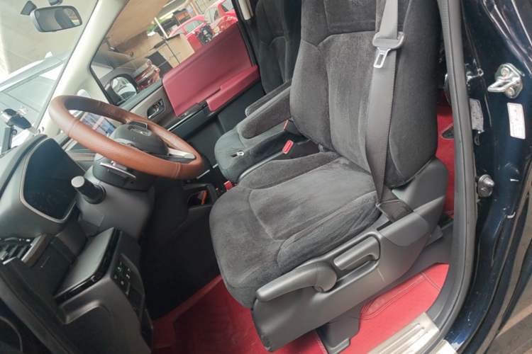 Used Honda Odyssey 2024 2.0L eHEV Sharp & Enjoy Edition Left Front Seat