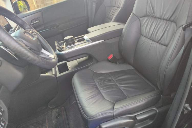 Used Honda Odyssey 2024 2.0L eHEV Sharp & Smart Edition Left Front Seat